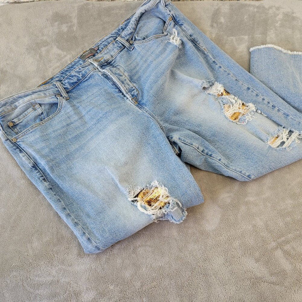 Torrid 24 Blue Distressed Cropped Jeans Sequin Accents Raw Hem Plus SL74E